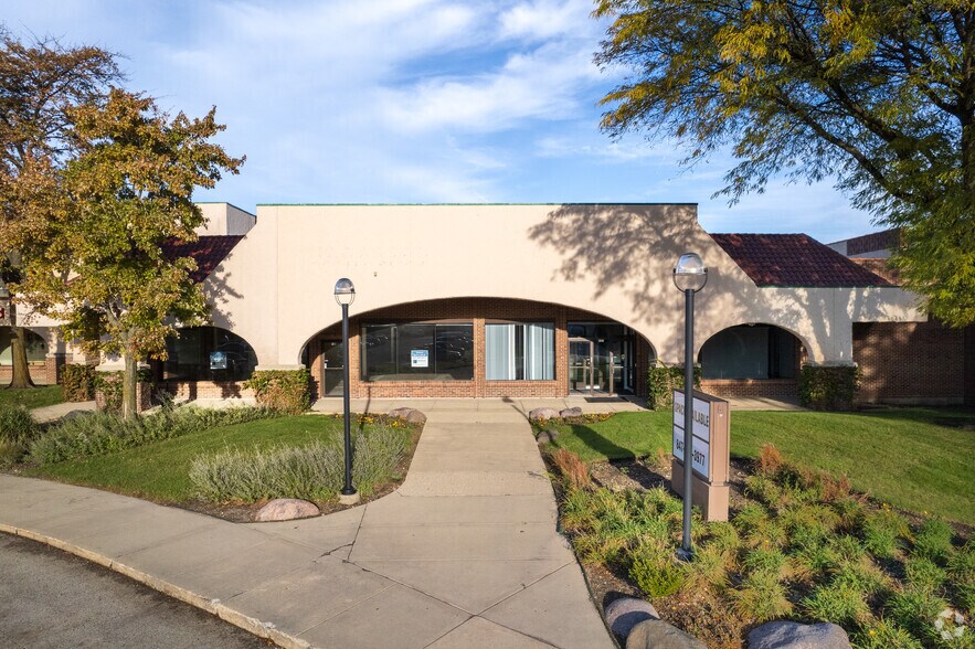 405-493 Lake Cook Rd, Deerfield, IL à louer - Photo du bâtiment - Image 2 de 10