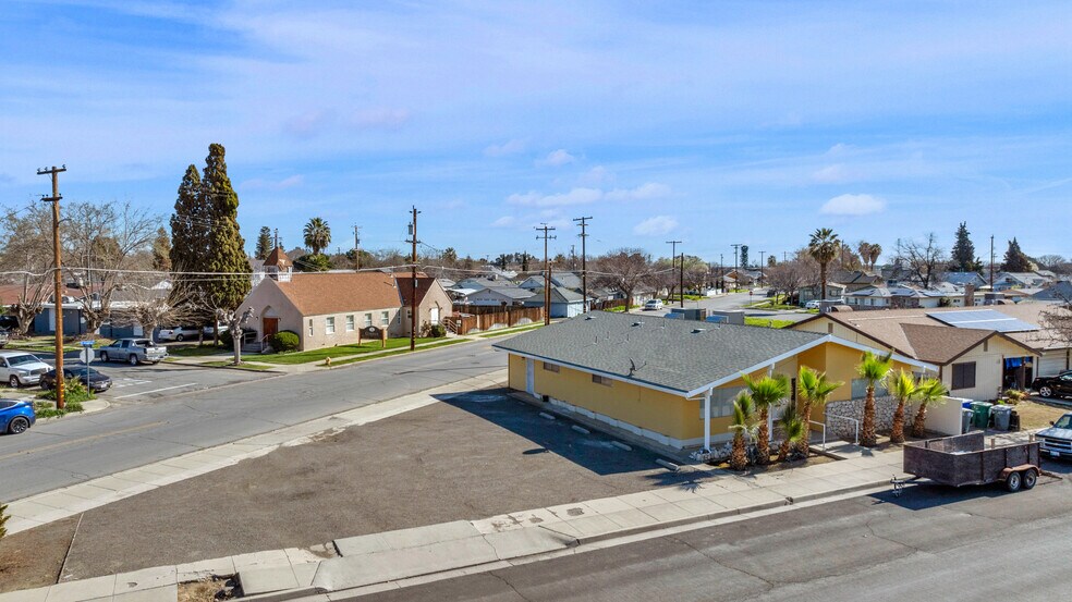 450 N 3rd St, Coalinga, CA à vendre - Photo du bâtiment - Image 2 de 17