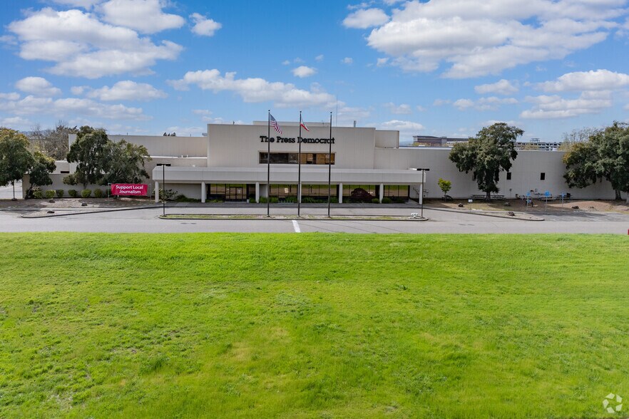 5505 Redwood Dr, Rohnert Park, CA à louer - Photo du bâtiment - Image 2 de 7