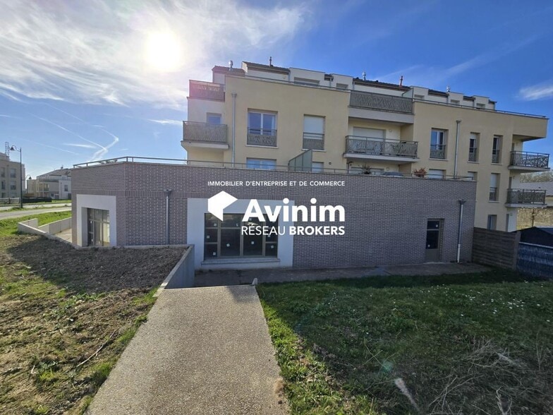 Retail in Vemars for lease - Building Photo - Image 3 of 3