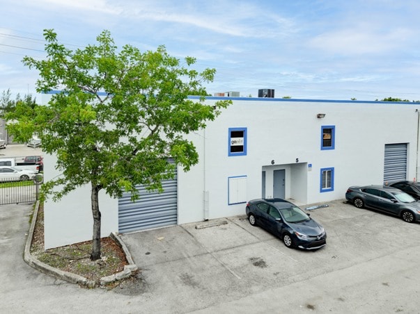 2205 W 80th St, Hialeah, FL for sale - Building Photo - Image 2 of 6