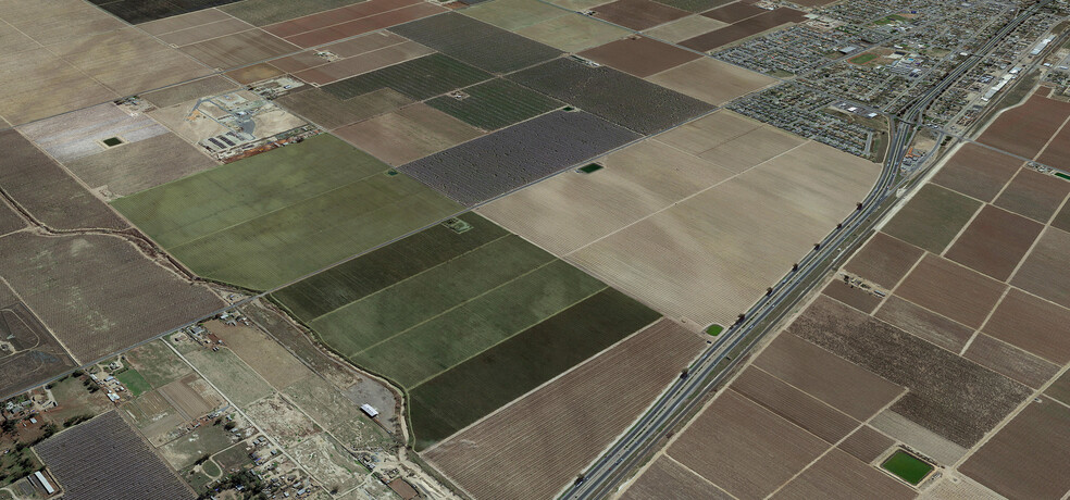 East of Highway 99 & North of Deer Creek Avenue, Earlimart, CA for sale - Aerial - Image 2 of 10