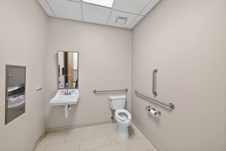 4 Technology Dr, Setauket, NY à louer Photo intérieure- Image 2 de 9