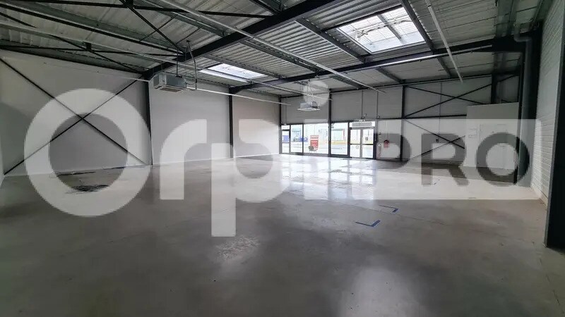 Retail in Montluçon for lease - Interior Photo - Image 2 of 5