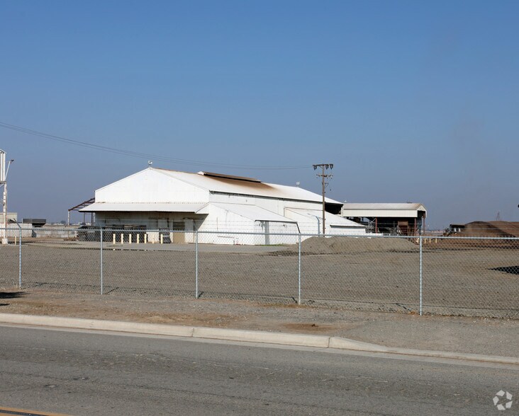 10386 Iona Ave, Hanford, CA à vendre - Photo du bâtiment - Image 2 de 3