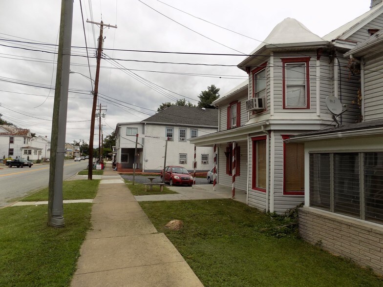 270 N Washington St, Berkeley Springs, WV à vendre - Photo du bâtiment - Image 3 de 8
