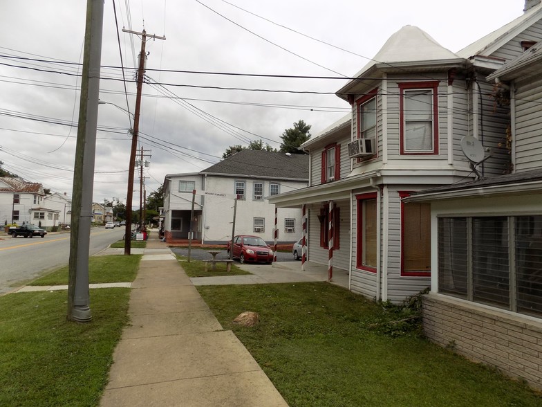270 N Washington St, Berkeley Springs, WV à vendre - Photo du bâtiment - Image 3 de 8
