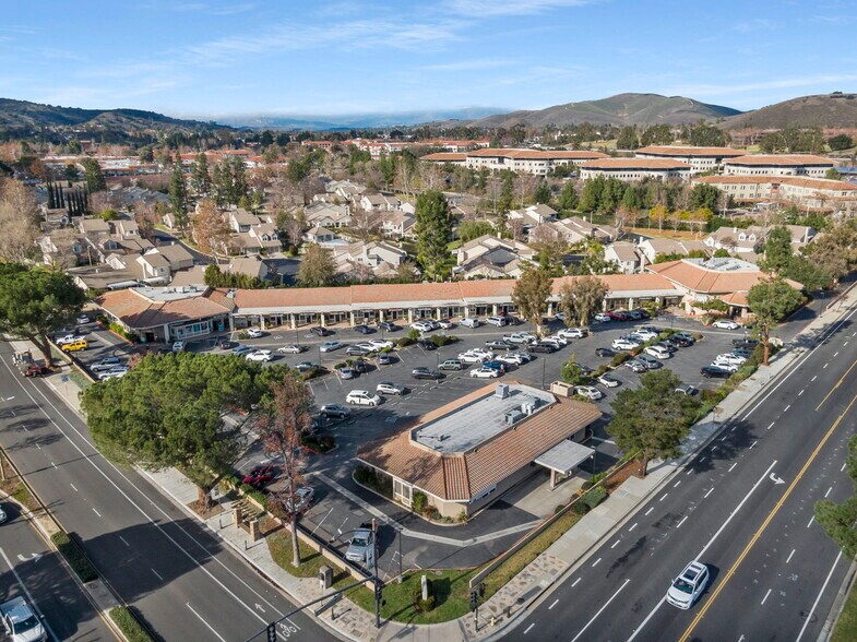 4601-4711 Lakeview Canyon Rd, Westlake Village, CA à louer - Photo du bâtiment - Image 1 de 29
