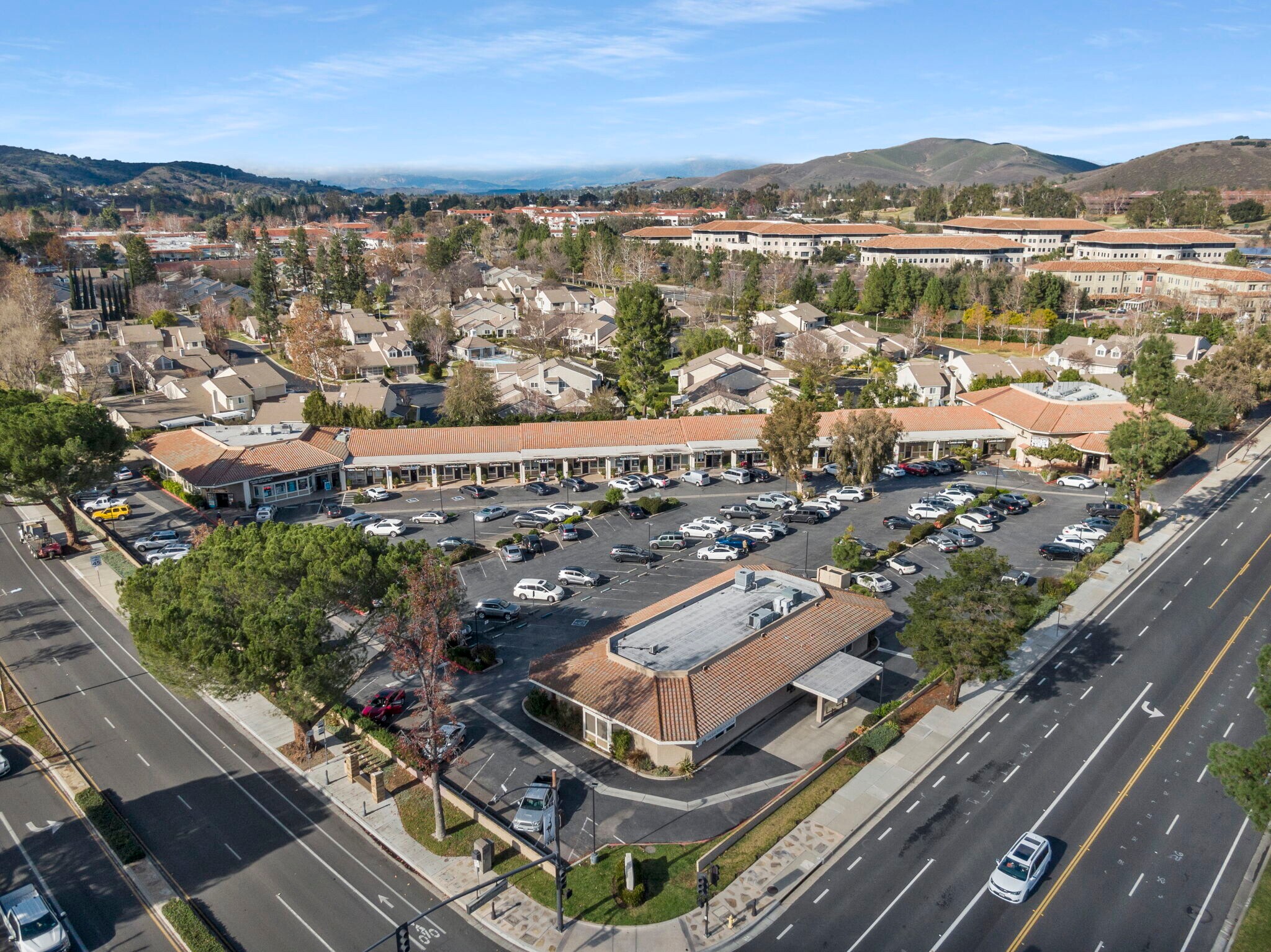 4601-4711 Lakeview Canyon Rd, Westlake Village, CA à louer Photo du bâtiment- Image 1 de 30