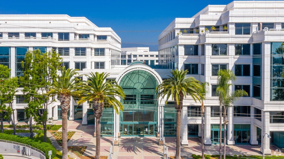 2425 Olympic Blvd, Santa Monica, CA for lease - Building Photo - Image 2 of 8