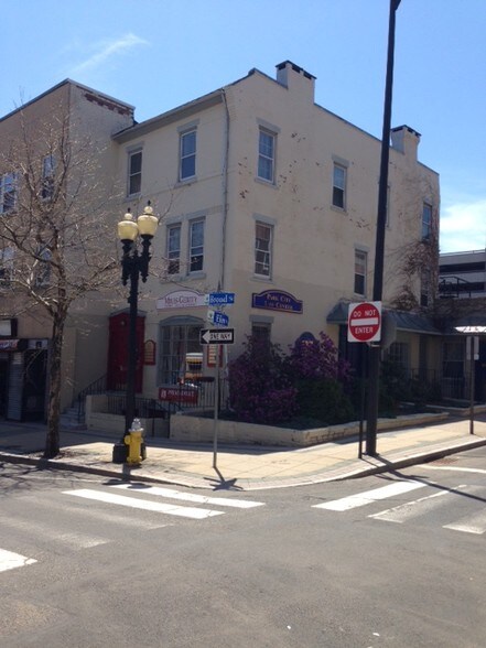 1187 Broad St, Bridgeport, CT à louer - Photo du bâtiment - Image 2 de 22