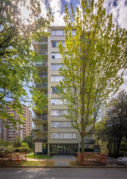 Newport & Kirya Apartments portefeuille de 2 propriétés à vendre sur LoopNet.ca - Photo du bâtiment - Image 3 de 6