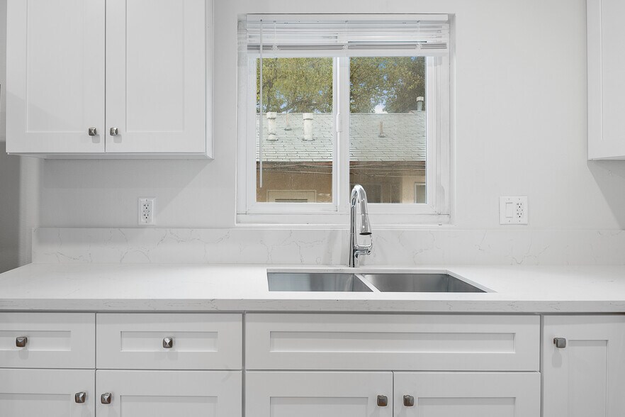 240-260 E Providencia Ave, Burbank, CA à vendre - Photo intérieure - Image 3 de 78