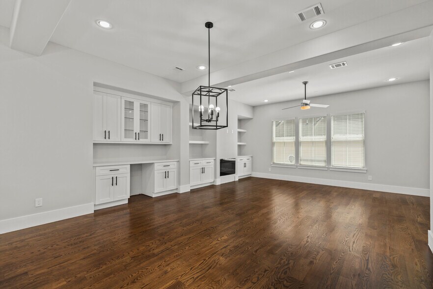 W23rd St portefeuille de 2 propriétés à vendre sur LoopNet.ca - Photo intérieure - Image 3 de 11
