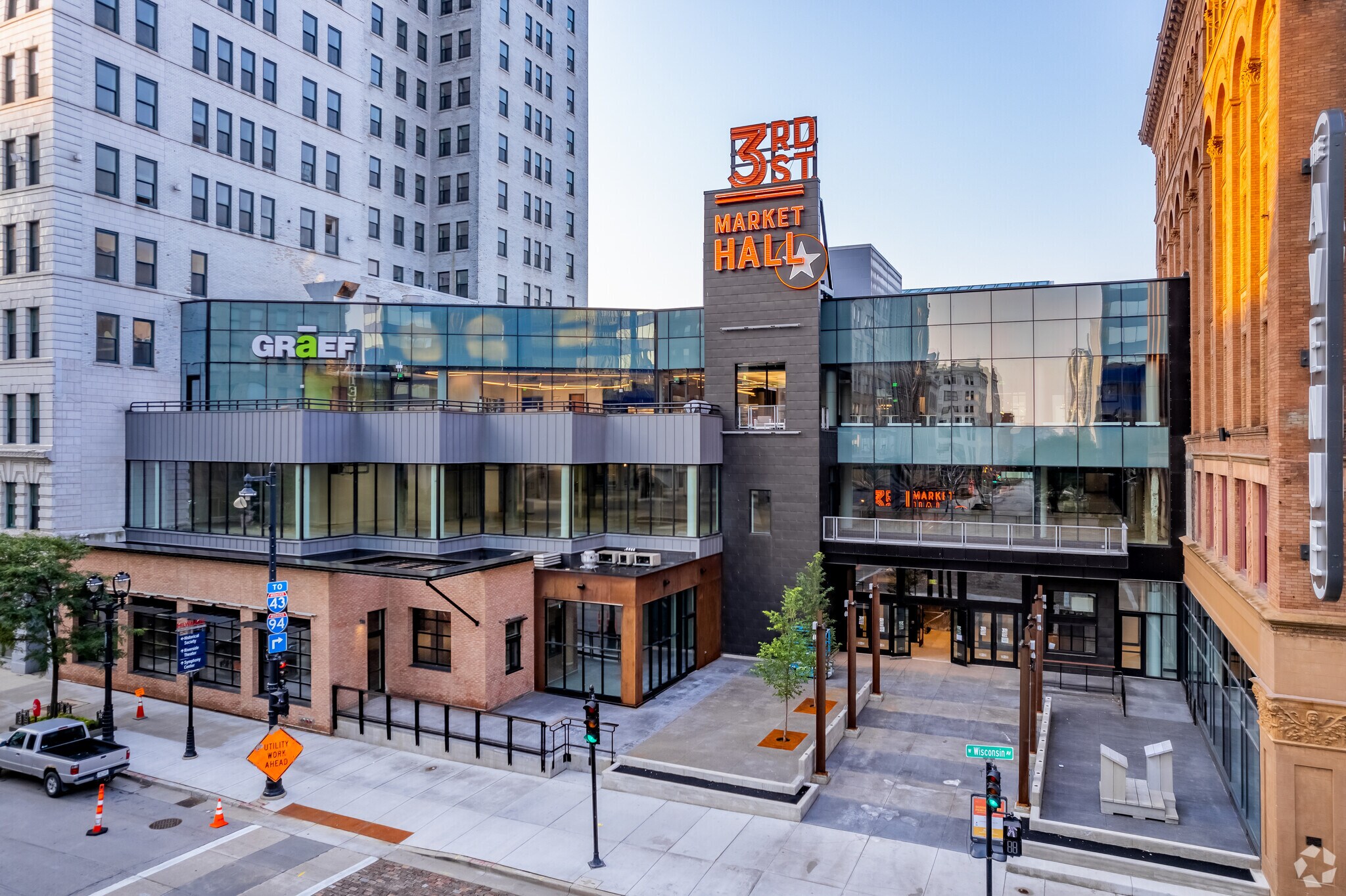 275 W Wisconsin Ave, Milwaukee, WI for lease Primary Photo- Image 1 of 12