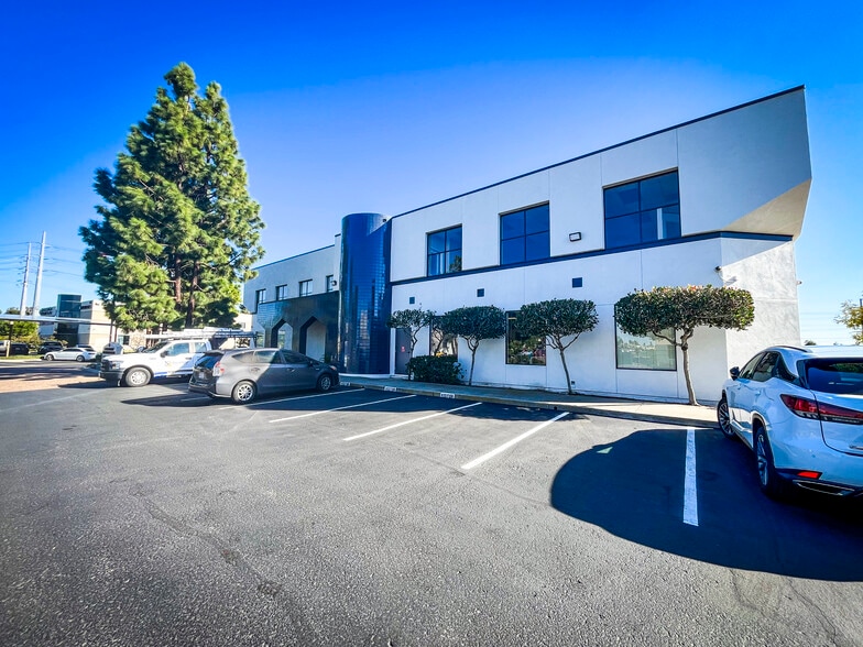 880 Canarios Ct, Chula Vista, CA for lease - Building Photo - Image 2 of 4