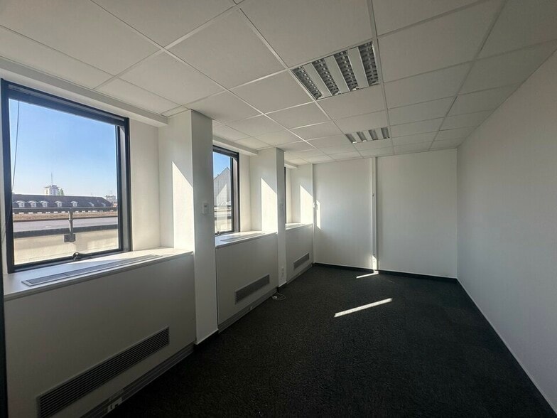 Office in Strasbourg for lease - Interior Photo - Image 3 of 8