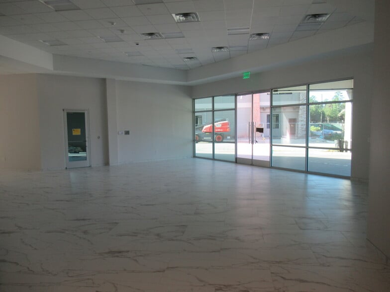 26830 Kuykendahl Rd, Tomball, TX for lease - Interior Photo - Image 1 of 4