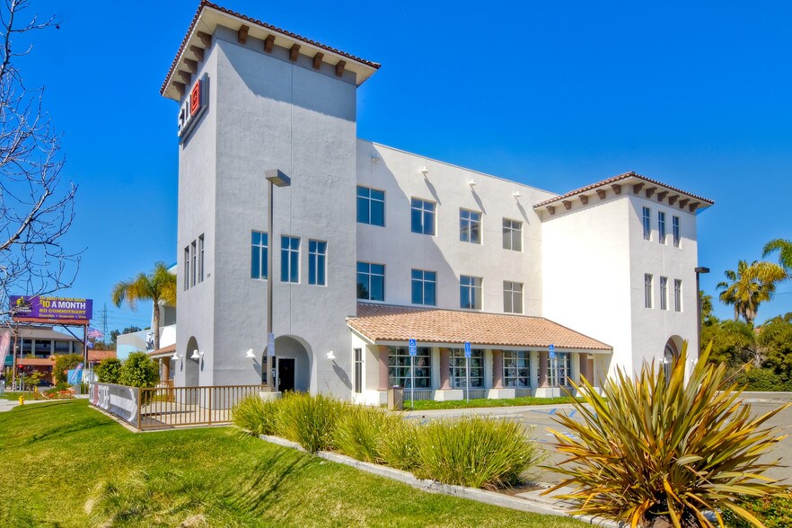 3186 Vista Way, Oceanside, CA à louer - Photo du bâtiment - Image 2 de 34