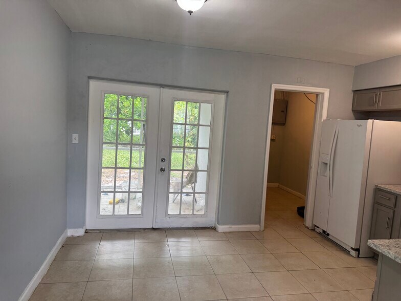 1740 SW 70th Way, North Lauderdale, FL à vendre - Photo intérieure - Image 1 de 3