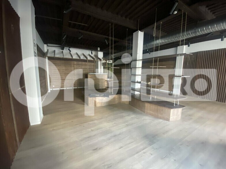 Retail in Genay for lease - Interior Photo - Image 2 of 5