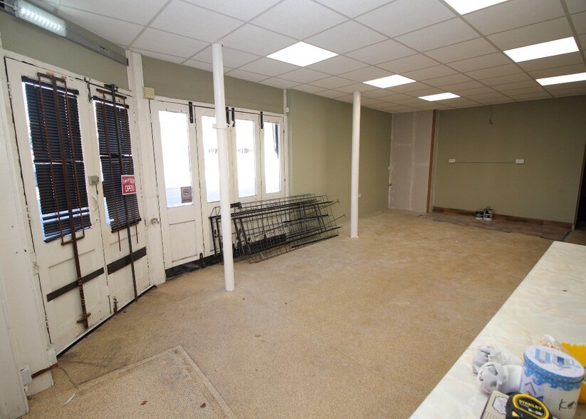 43 Rosemary Rd, Clacton On Sea for sale - Interior Photo - Image 3 of 11