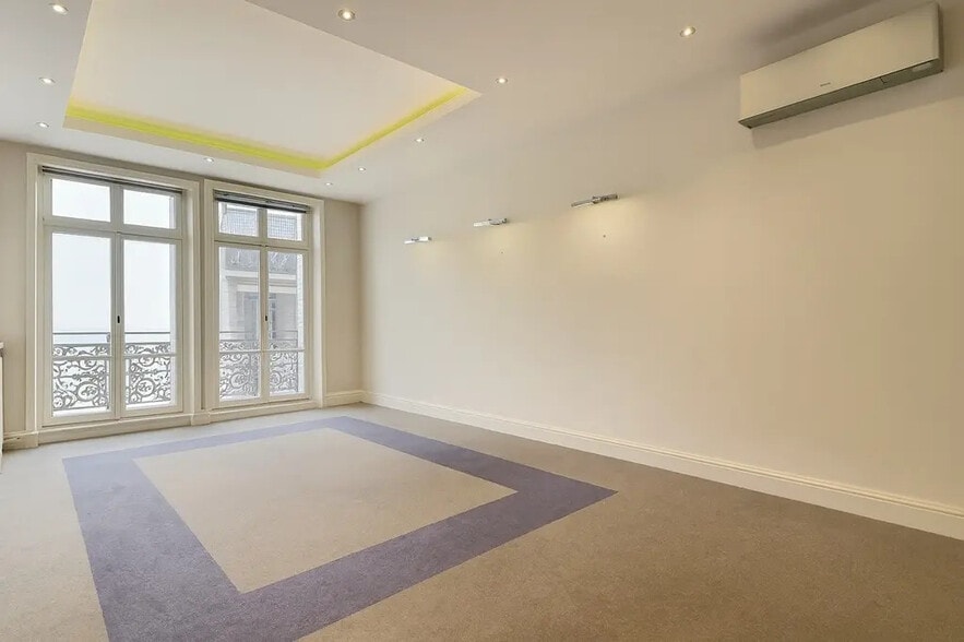 Office in Paris for lease - Interior Photo - Image 3 of 10