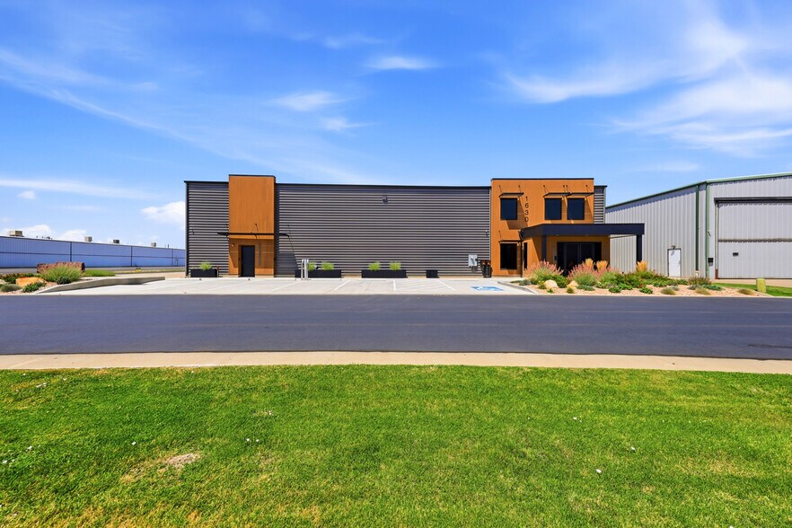 1630 W 2225 S, Woods Cross, UT à louer - Photo du bâtiment - Image 3 de 39