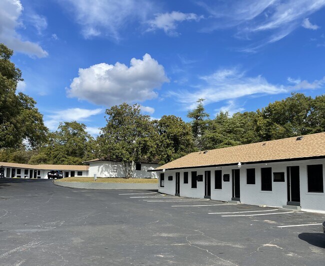 More details for 700 W Main St, Spartanburg, SC - Hospitality for Sale