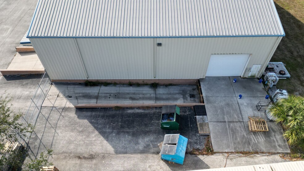 4210 Whidden Blvd, Port Charlotte, FL à louer - Photo du bâtiment - Image 3 de 15