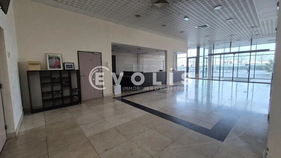 Flex in Villiers-sur-Marne for lease - Building Photo - Image 1 of 21