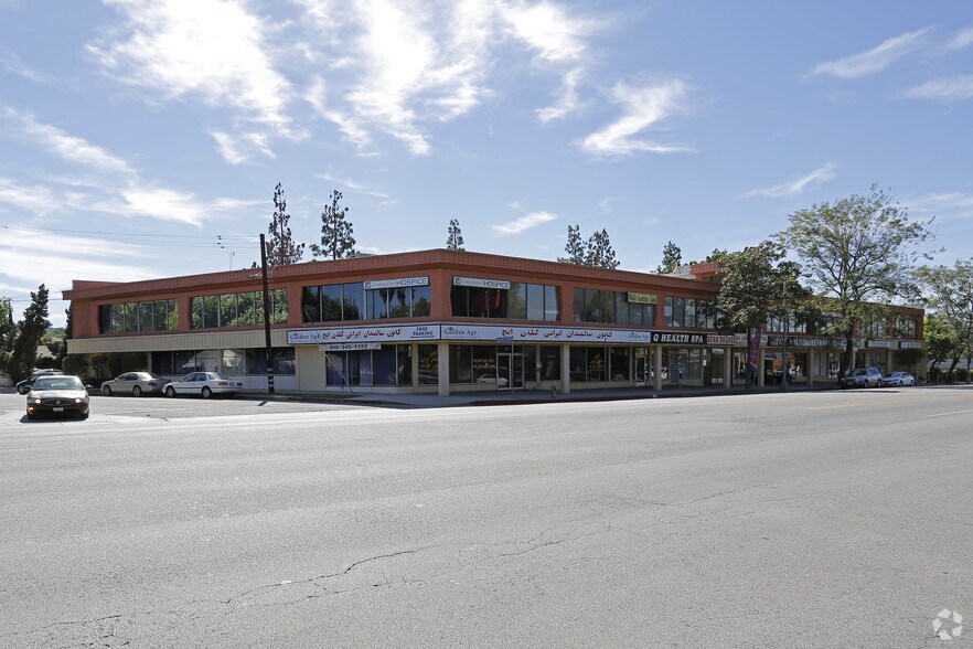 18330-18350 Ventura Blvd, Tarzana, CA à louer - Photo du bâtiment - Image 2 de 16