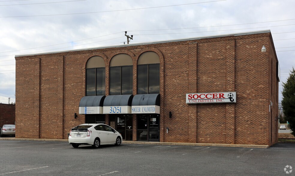 3051 Trenwest Dr, Winston-Salem, NC for sale - Primary Photo - Image 1 of 3