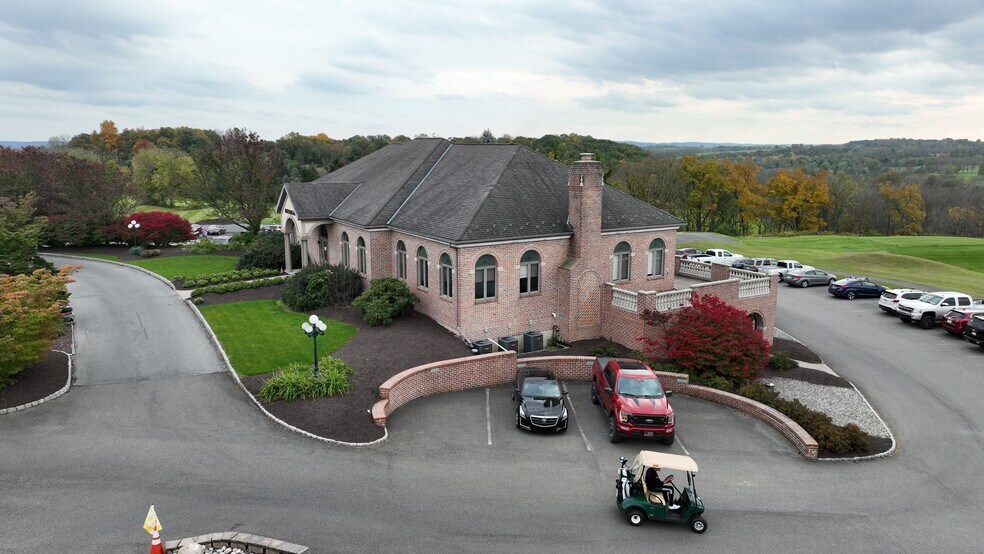235 Moorestown Dr, Bath, PA à louer - Photo du bâtiment - Image 2 de 91