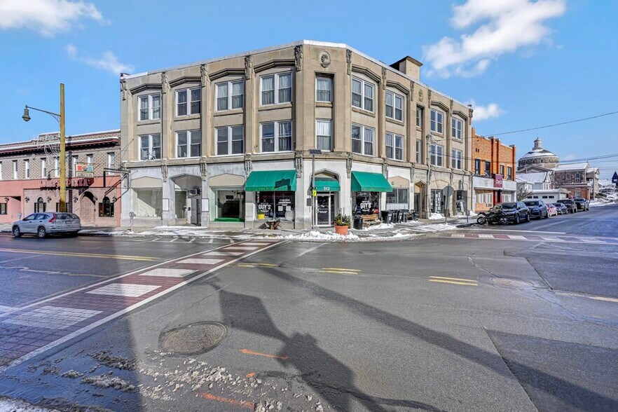 310-312E Lackawanna Ave, Olyphant, PA à vendre - Photo du bâtiment - Image 1 de 139