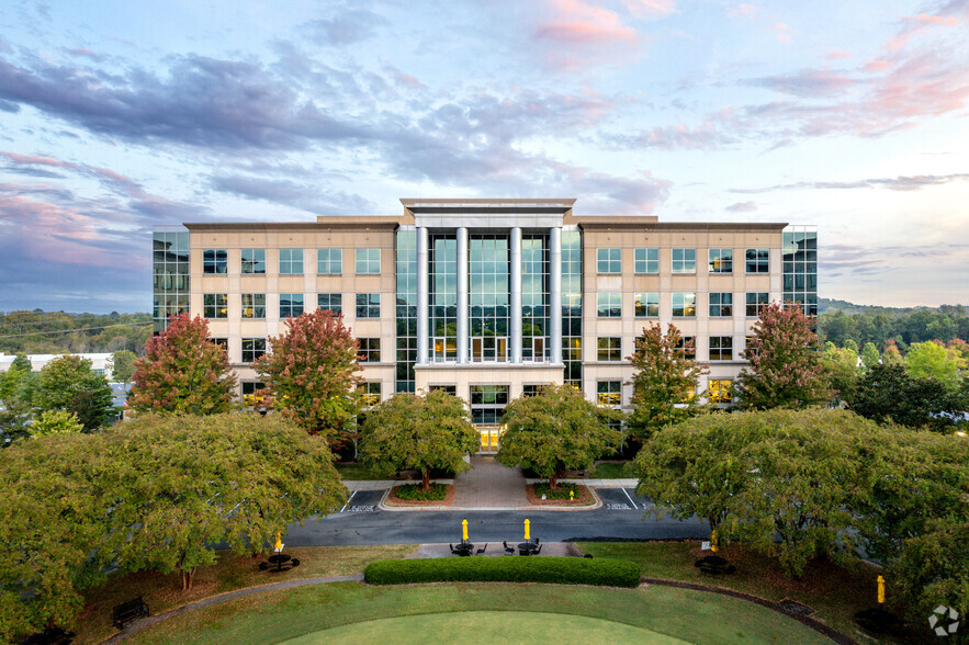 13850 Ballantyne Corporate Pl, Charlotte, NC for lease - Building Photo - Image 2 of 10