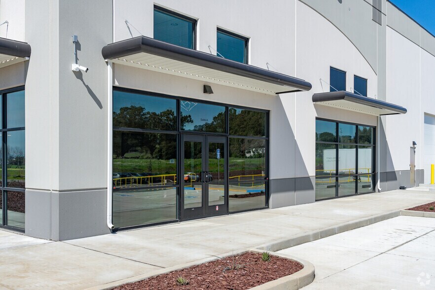 115 Devlin Rd, Napa, CA à louer - Photo du bâtiment - Image 2 de 7