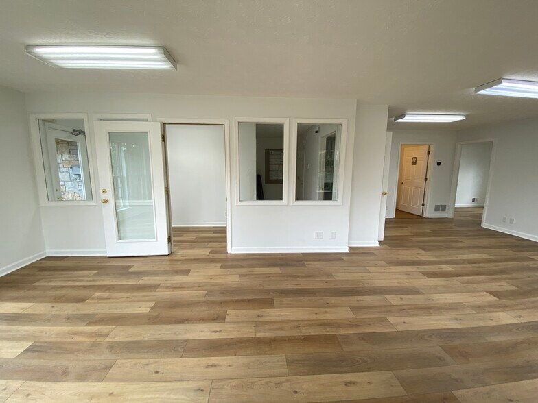 8912 Stone Green Way, Louisville, KY à louer - Photo du bâtiment - Image 3 de 20