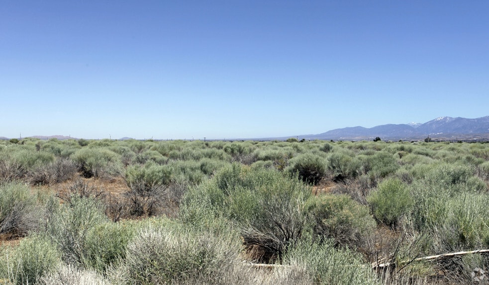 5th St W, Palmdale, CA à vendre - Photo du bâtiment - Image 2 de 6