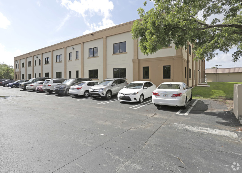 10631 N Kendall Dr, Miami, FL for lease - Building Photo - Image 3 of 4