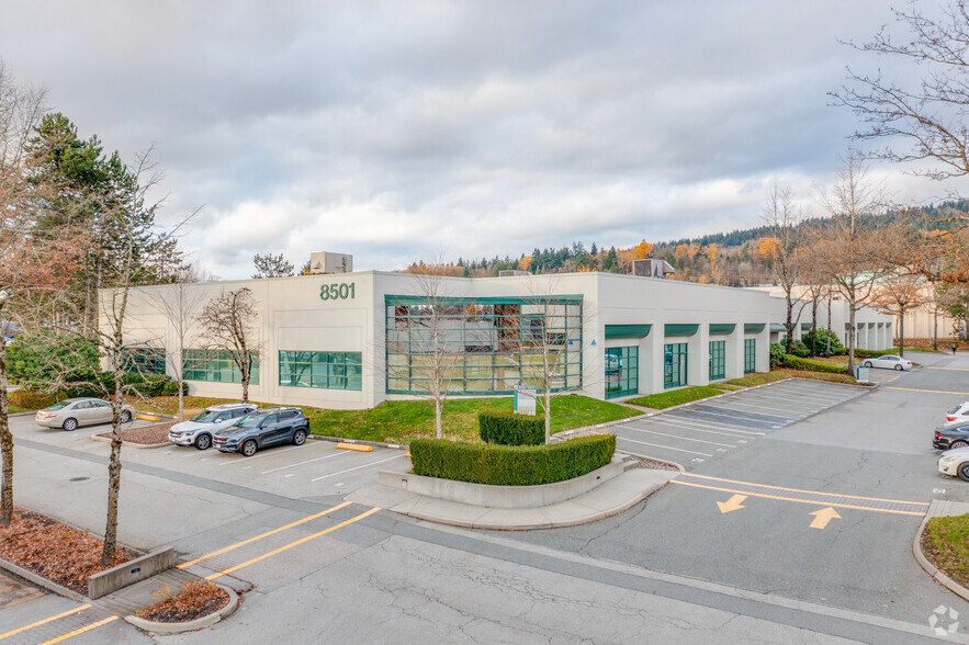 8501-8527 Commerce Crt, Burnaby, BC for lease - Primary Photo - Image 1 of 7