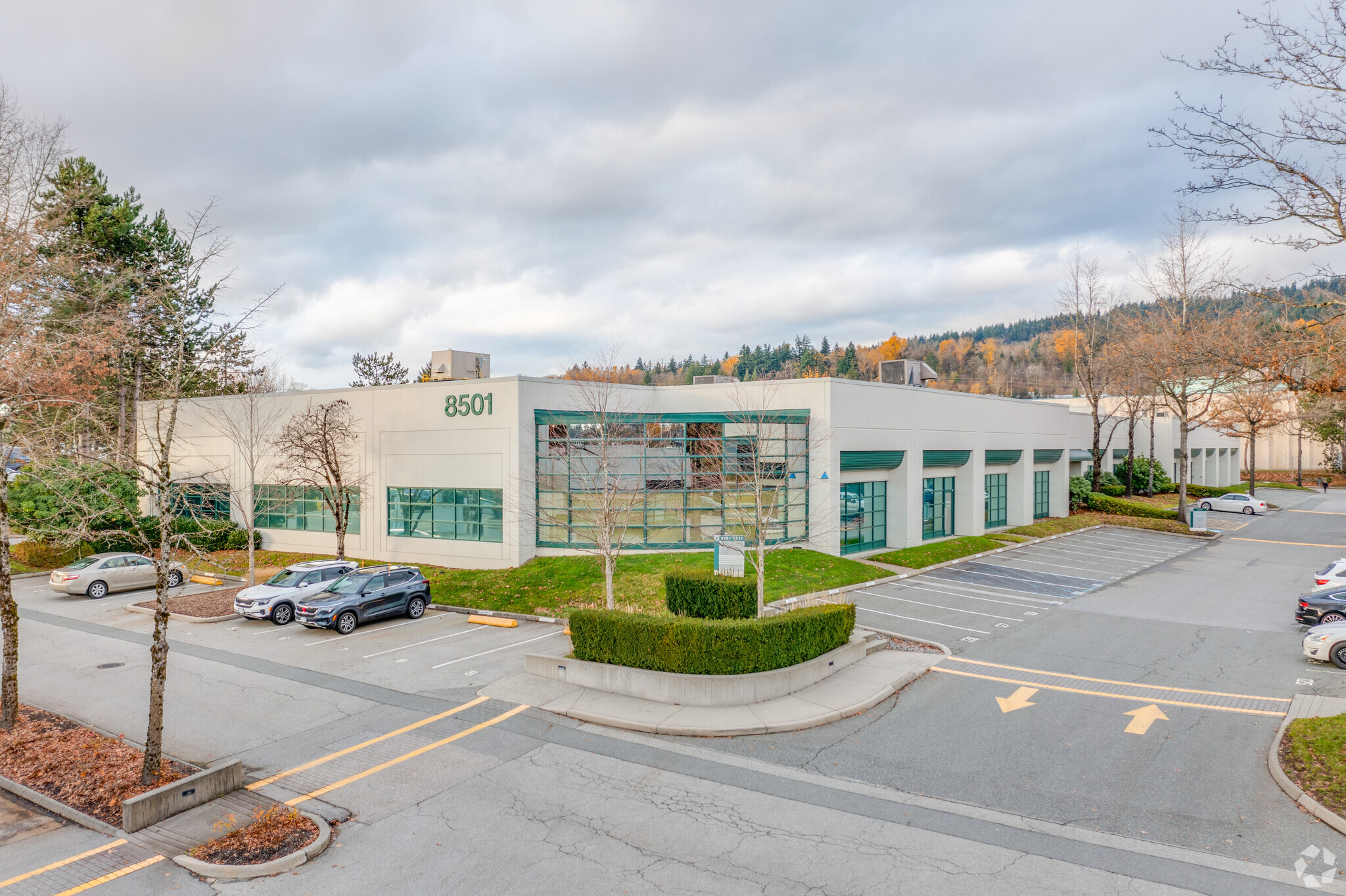 8501-8527 Commerce Crt, Burnaby, BC for lease Primary Photo- Image 1 of 8