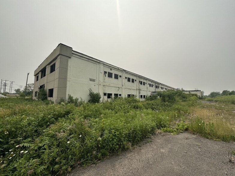 1740 Military Rd, Tonawanda, NY à vendre - Photo du bâtiment - Image 2 de 5