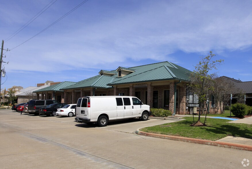 3531 S Town Center Blvd, Sugar Land, TX à louer - Photo du bâtiment - Image 2 de 29