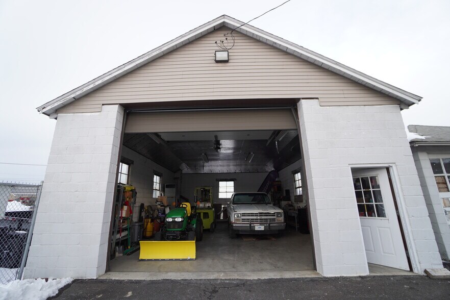 2946 MacArthur Rd, Whitehall, PA à louer - Photo du bâtiment - Image 2 de 11