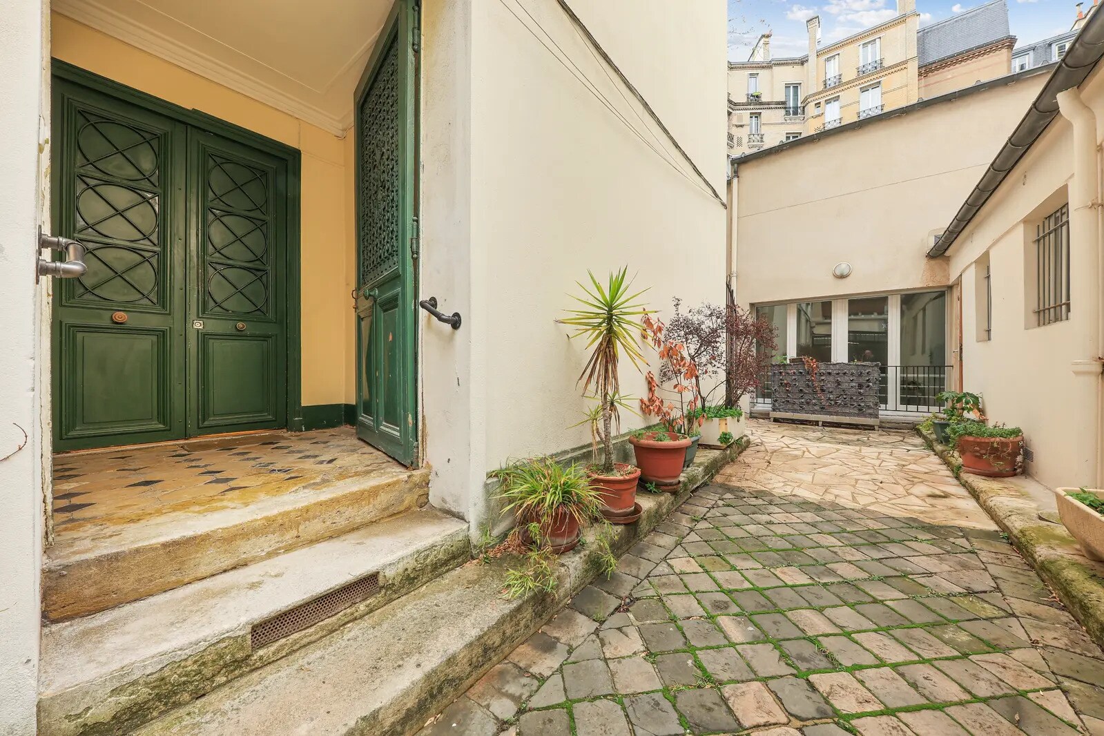 105 Rue Du Théâtre, Paris à louer Photo du bâtiment- Image 1 de 3