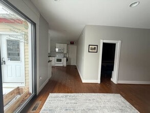 256 S Water St, Marine City, MI à louer Photo intérieure- Image 1 de 13