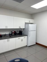 1000 W Pembroke Rd, Hallandale Beach, FL for lease Interior Photo- Image 2 of 7