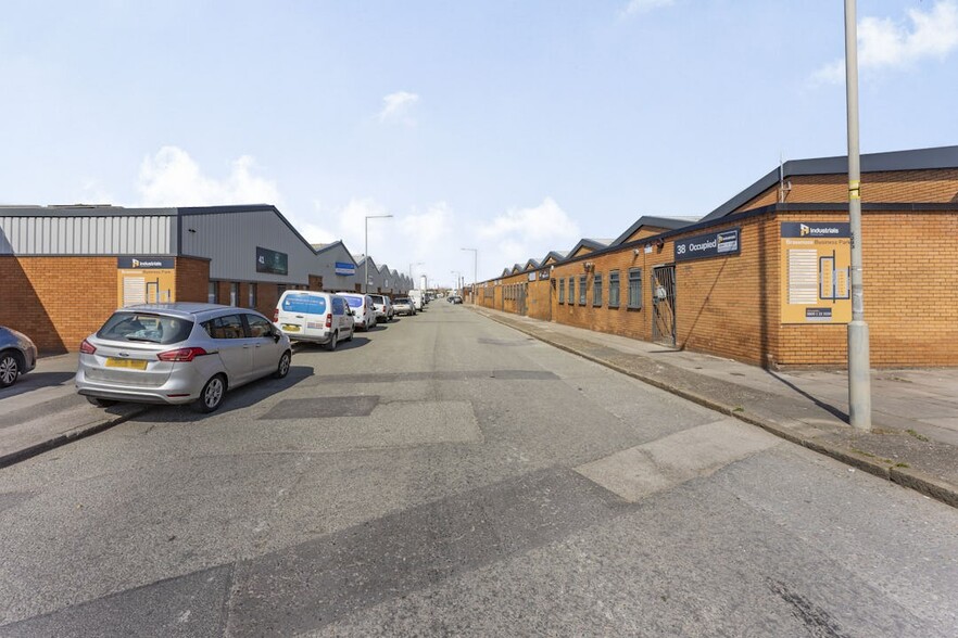 Brasenose Rd, Liverpool à louer - Photo du bâtiment - Image 1 de 4