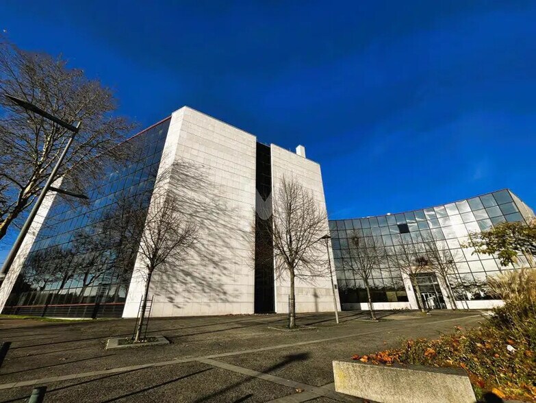 Office in Évry-Courcouronnes for lease - Building Photo - Image 1 of 16